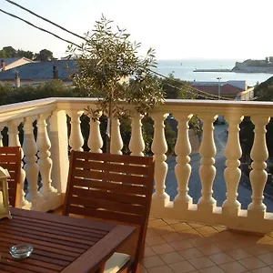 Apartman Delina, Banjol