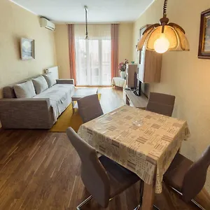 Apartman 689, Banjol